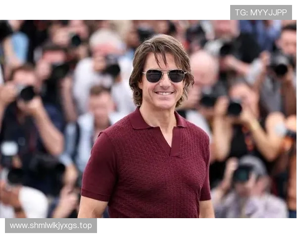 汤姆·克鲁斯亲临欧冠赛场 与贝克汉姆赛前亲密互动引热议